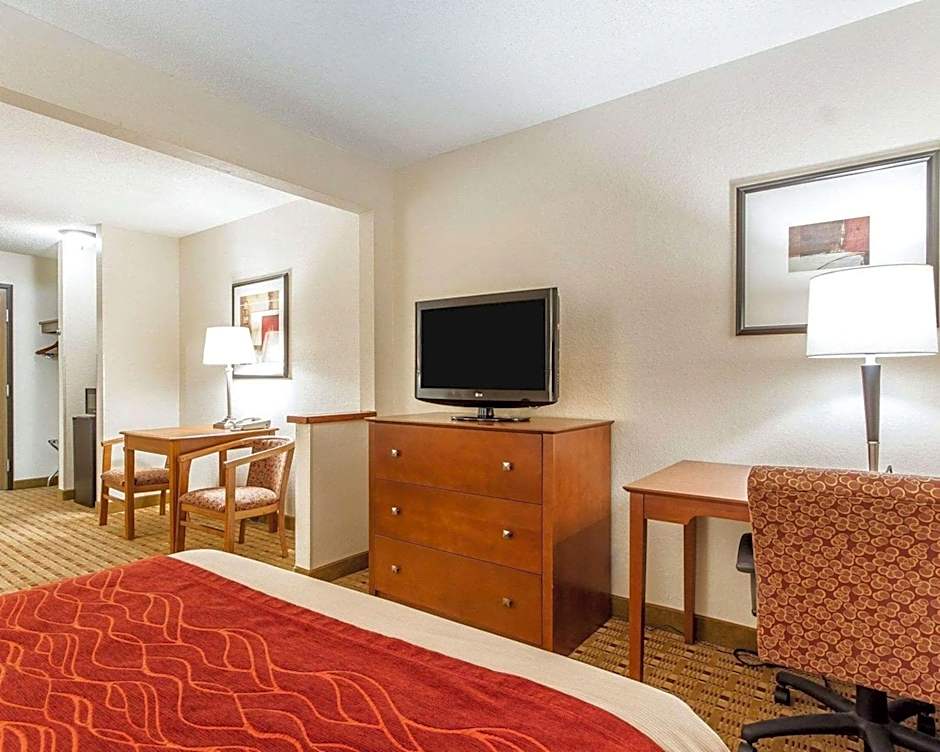 Quality Inn & Suites Eau Claire University Area