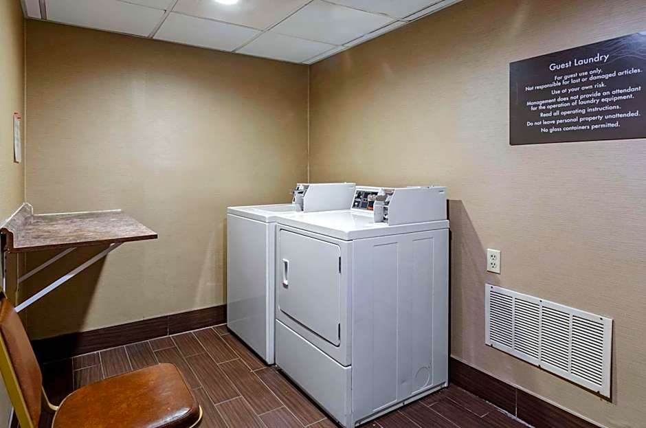 Comfort Inn & Suites Raphine - Lexington near I-81 and I-64
