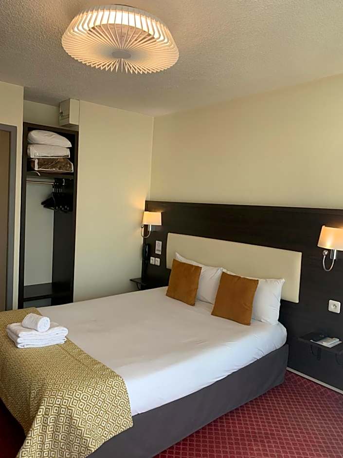 Brit Hotel Bleu Nuit