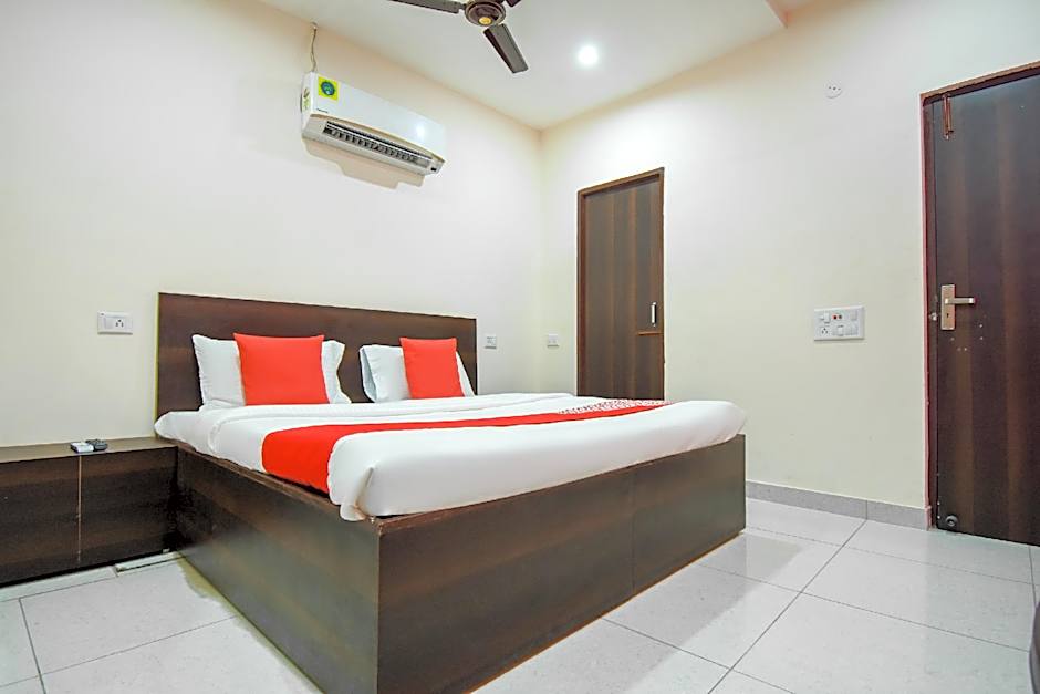 Happy Living 1819 by OYO Rooms