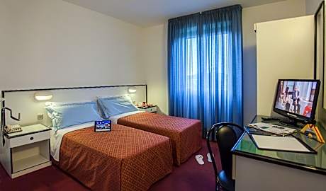 Twin Room with Private Bathroom