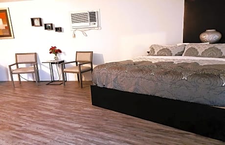Premium King Bed Pool View