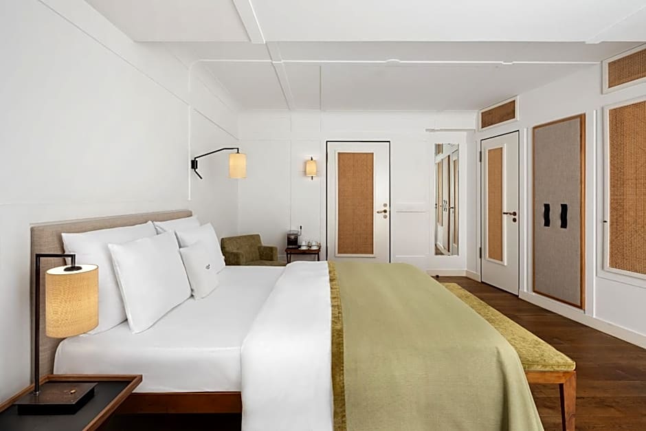 Louis Hotel