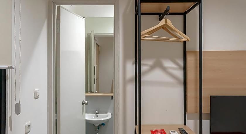 RedDoorz near Seasons City Mall 3