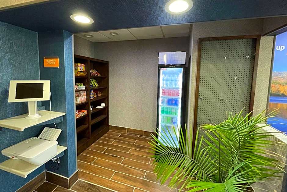 La Quinta Inn & Suites by Wyndham Fayetteville I-95