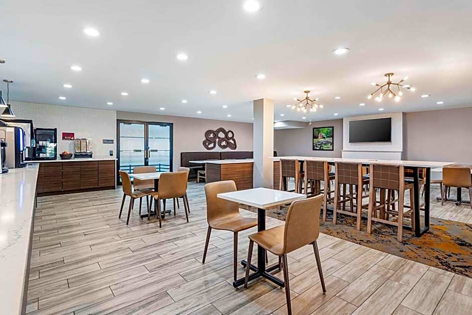 Best Western Plus Bourbonnais Hotel & Suites