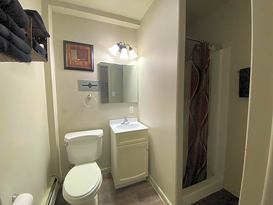 Roundtop Mountain Vista - Cabins and Motel