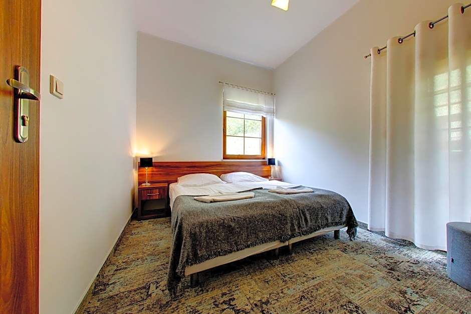 POD DEBEM Kompleks Zeglarsko-Rekreacyjny