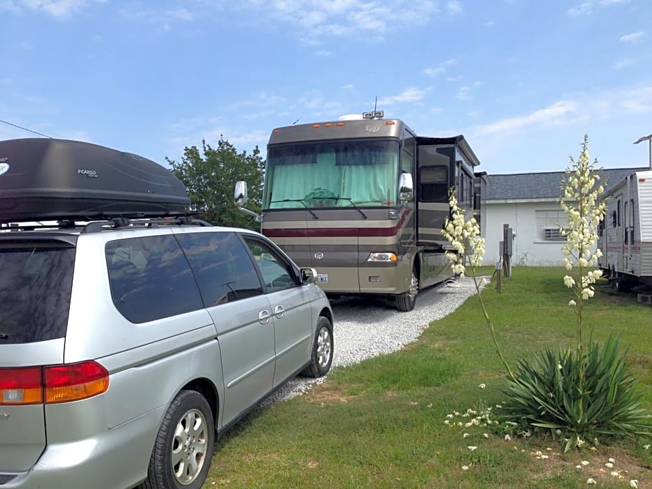 Four Oaks Lodging