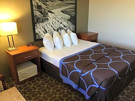 Queen Room - Non-Smoking