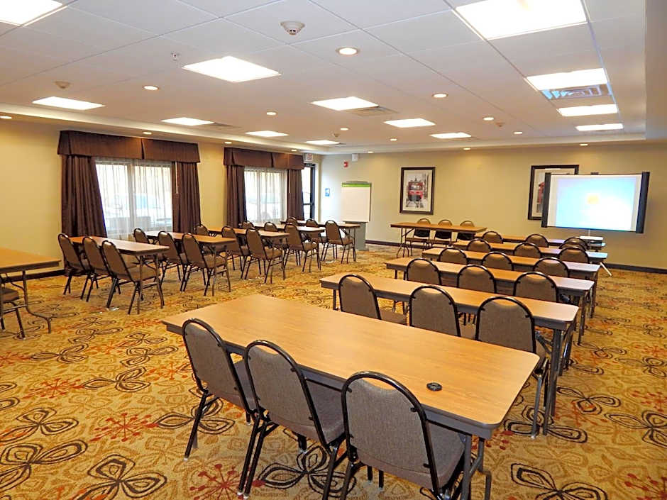 Holiday Inn Express & Suites Washington - Meadow Lands By IHG