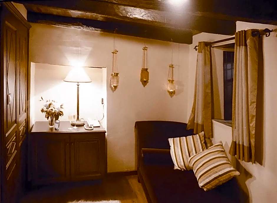 Santikos Mansion, Santikos Collection