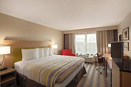 1 King Bed, Nonsmoking, Accessible