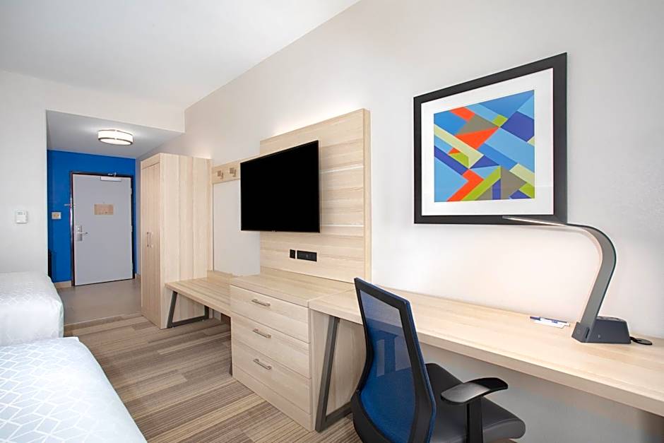 Holiday Inn Express & Suites Phoenix - Glendale Sports Dist By IHG