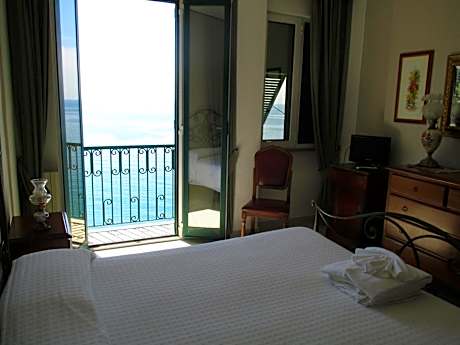 Double Room with Balcony and Sea View