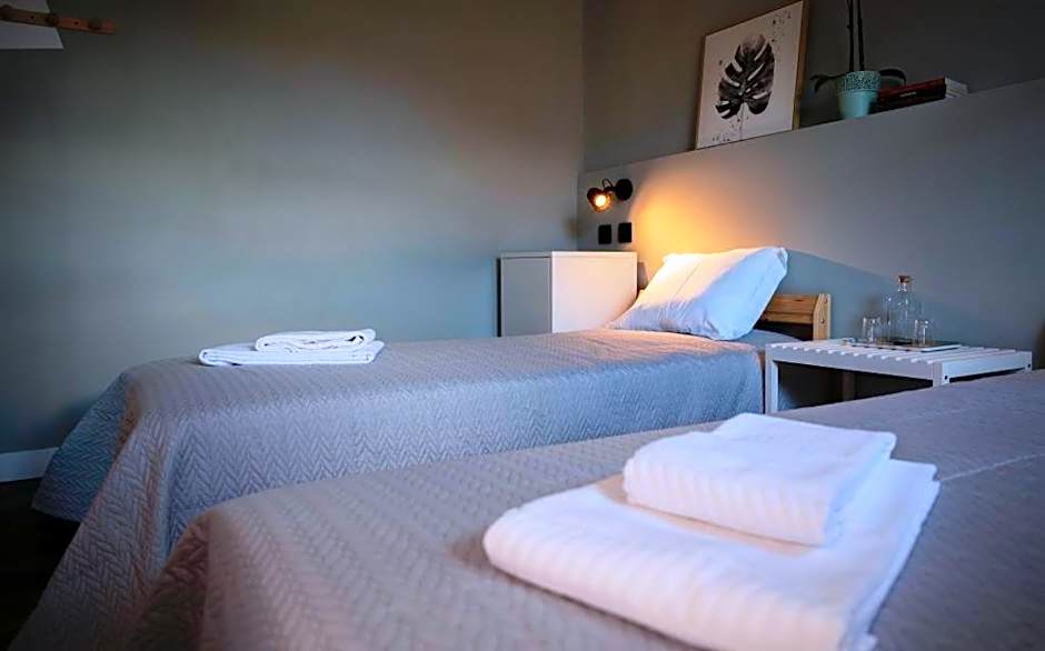 Inn Door 21 - Hostel & Suite