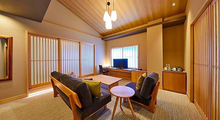 Rinn Shirakawa South