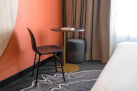 2 rooms next to each other (2 single beds and 1 double room)