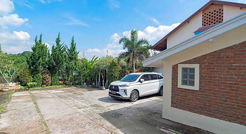 RedDoorz near Farmhouse Lembang