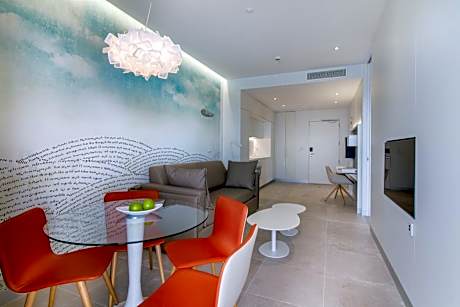 King Suite with Kitchenette (2 Adults)