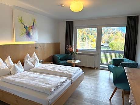 Deluxe Double Room with Balcony and Lake View
