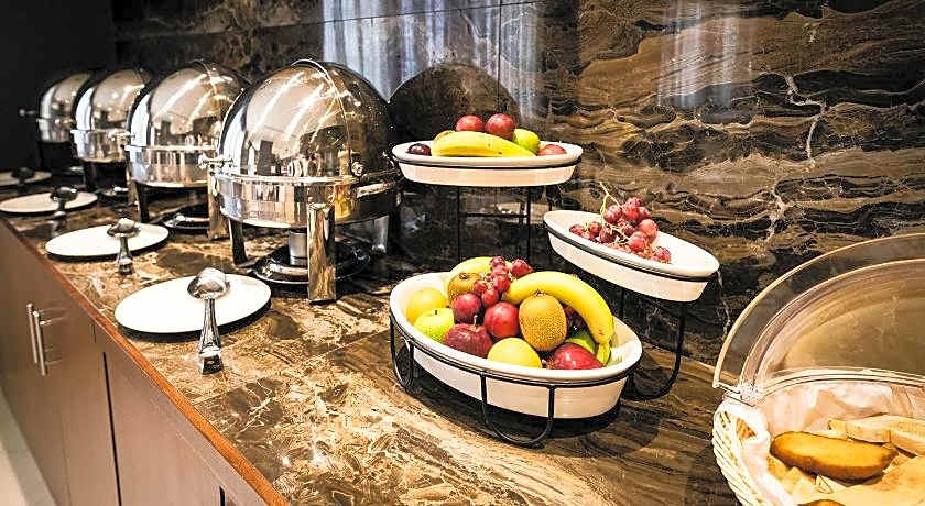 Emirates Plaza Hotel