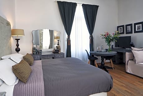 Junior Suite with Acropolis View