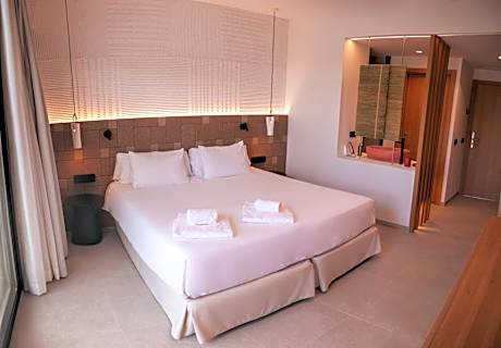 Executive Double Room with Terrace and Bali Bed