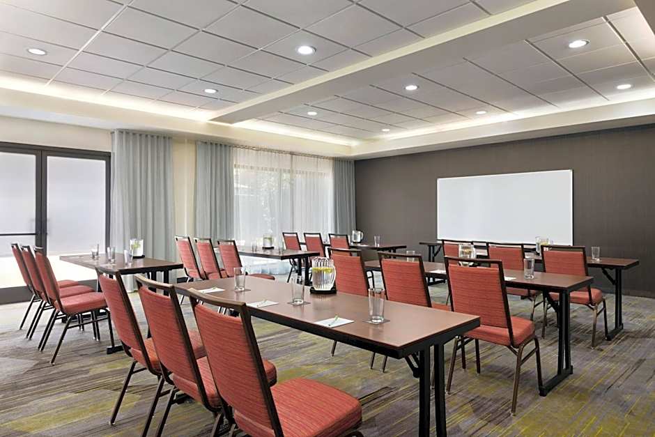 Courtyard by Marriott Tulsa Central