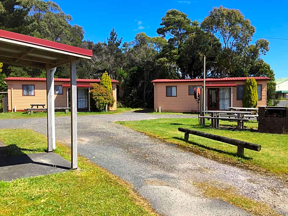 Regatta Point Tavern & Holiday Villas