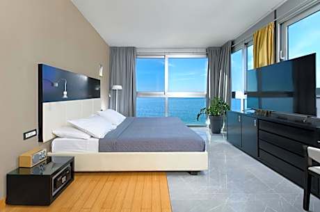 Deluxe Double Room with Sea View and Jacuzzi