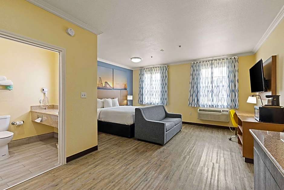 Days Inn & Suites by Wyndham Ft. Worth DFW Airport South