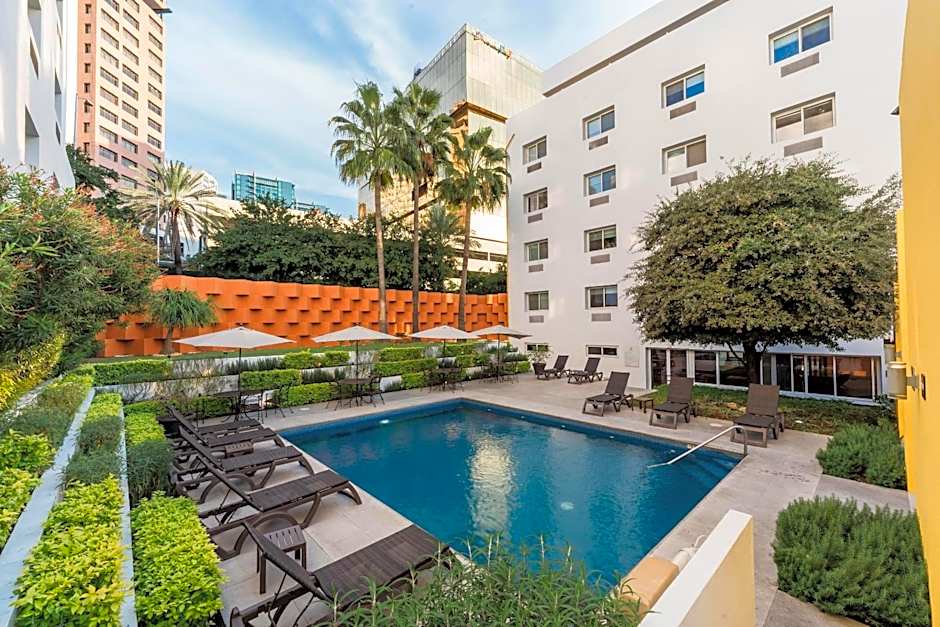 Comfort Inn Monterrey Valle