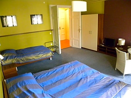 Macek Rooms