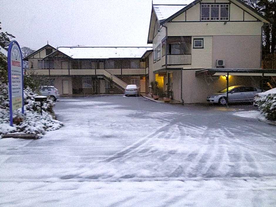 Three Explorers Motel