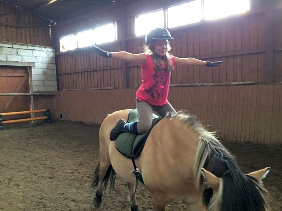 Stajnia Sarnówek Nad Jeziorem Różany