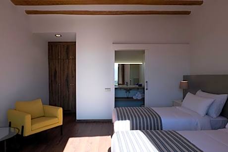 Twin Room with Private Bathroom