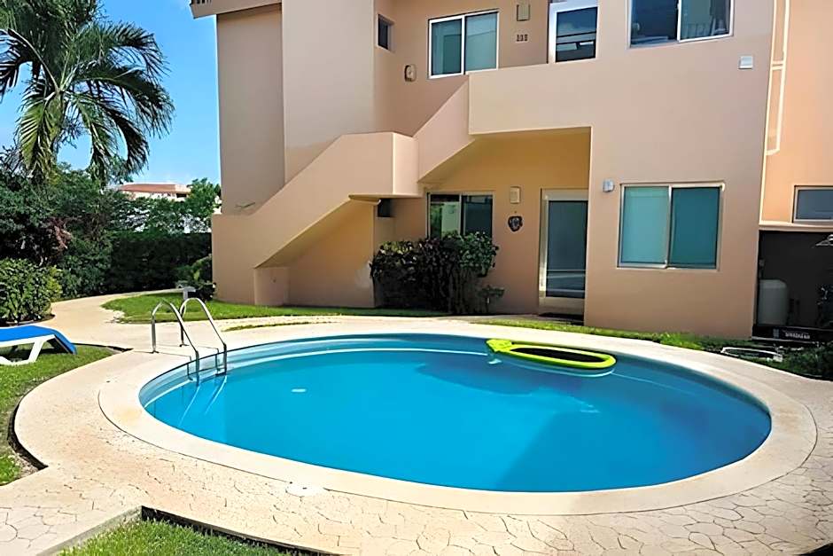 Cozy Place/WiFi/Beach 10 min Walk/Private Pool