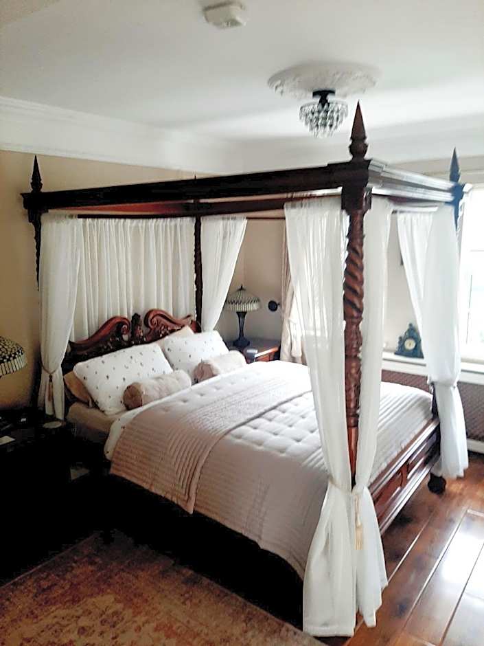 Riverside Lodge