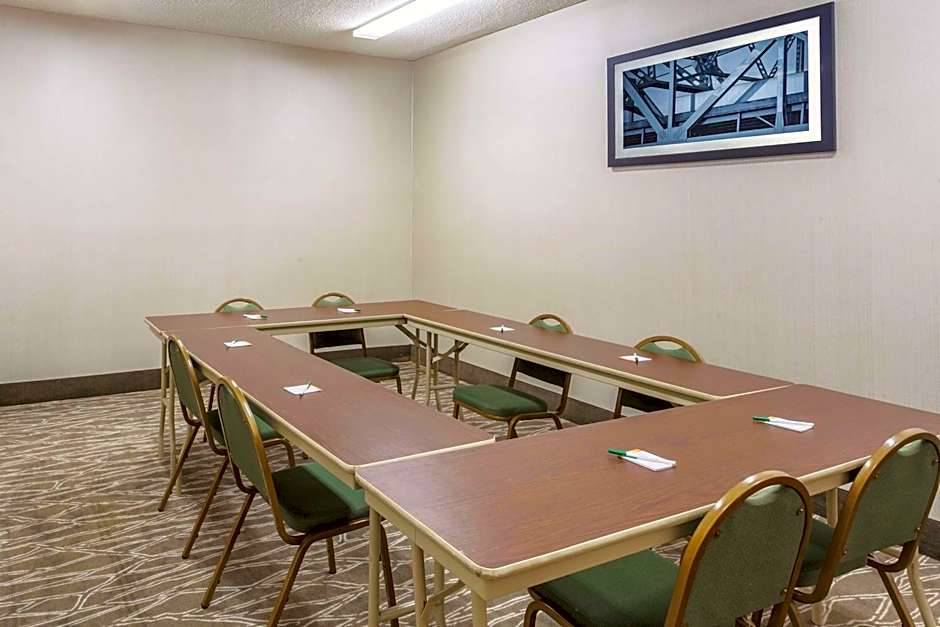 La Quinta Inn & Suites by Wyndham Hopkinsville