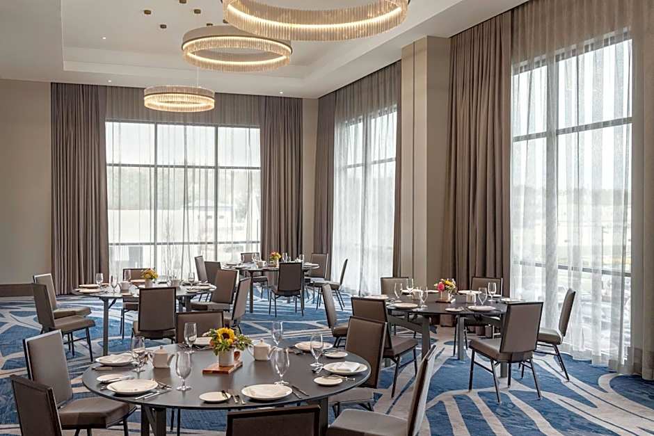 Valley Hotel Homewood Birmingham, Curio Collection by Hilton