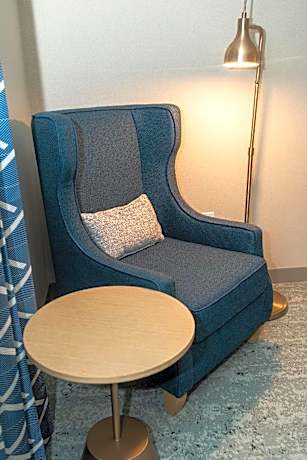 1 KING MOBILITY/HEARING ACCESSIBLE RI SHWR