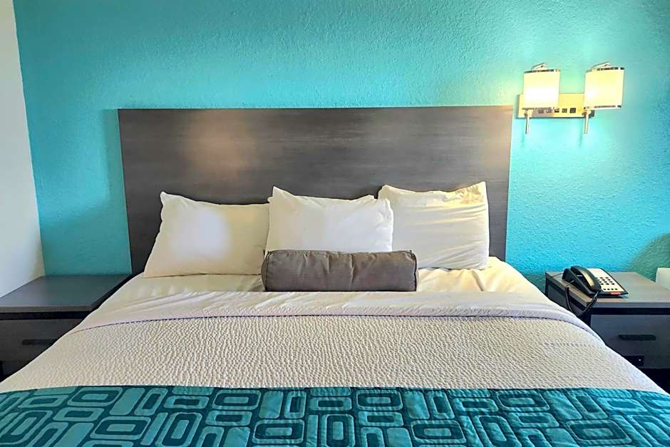 Howard Johnson by Wyndham Galveston