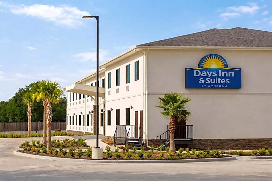 Days Inn & Suites by Wyndham Greater Tomball