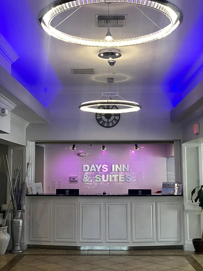 Days Inn & Suites by Wyndham Lakeland