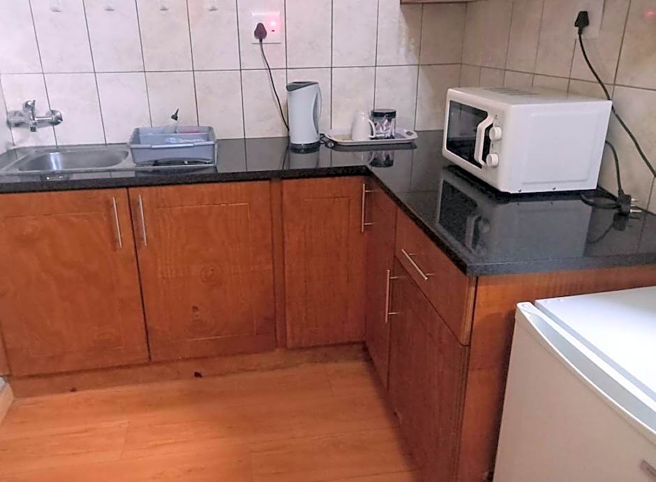 Gaggle Inn Guest Lodge