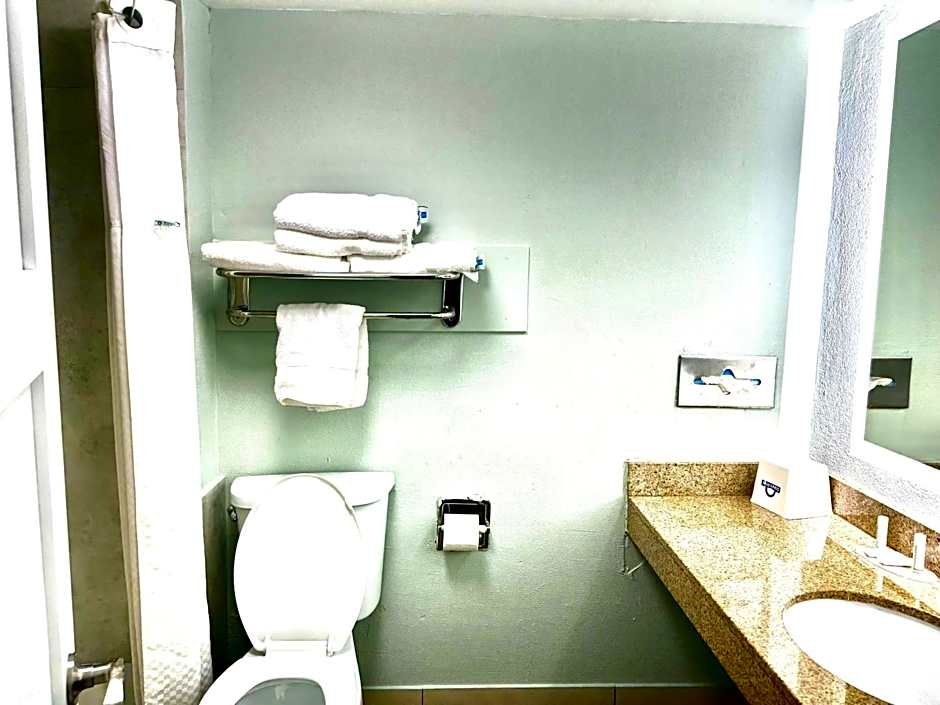 Days Inn by Wyndham Pensacola - Historic Downtown