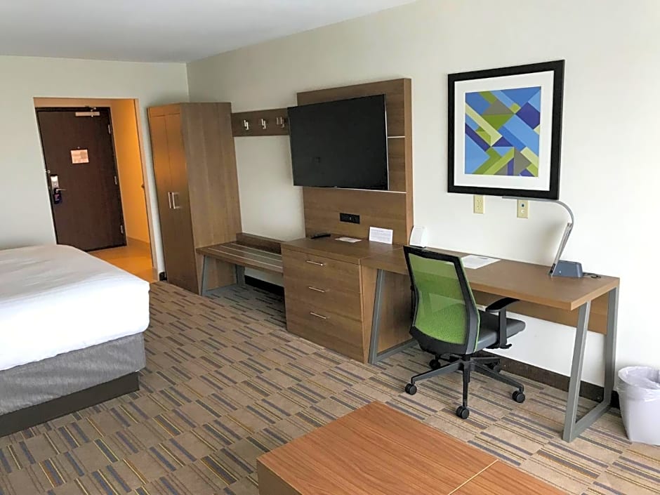 Holiday Inn Express & Suites Pittsburgh - Monroeville