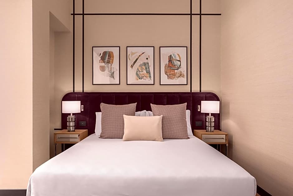 Room Mate Collection Mia, Rome Colosseum