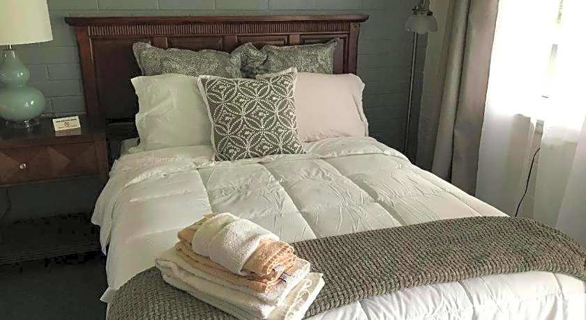 Keuka Lake Motel - Adults Only